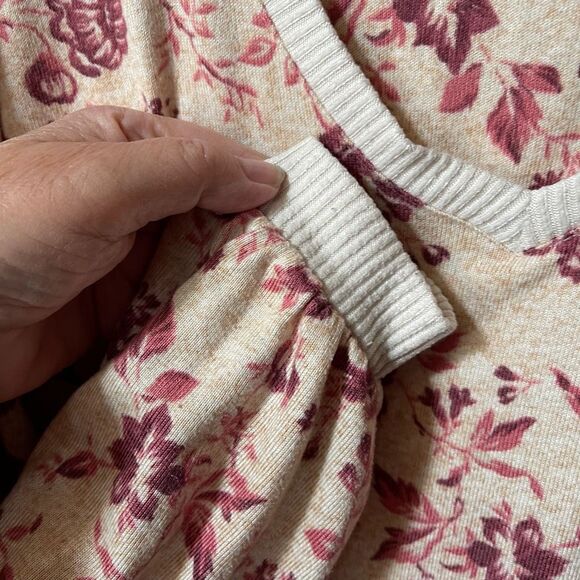 C & C California size 1X floral V neck sweater. - Picture 5 of 7